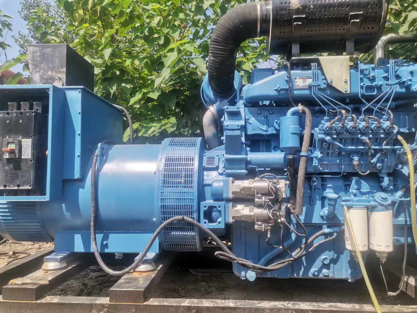 爱民详细说明降低 800kW 柴油发电机输出电流波动的方法
