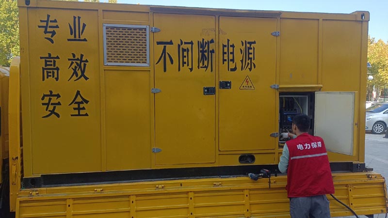 爱民柴油发电机组和UPS电源配合使用时，如何避免切换过程中的电力中断？